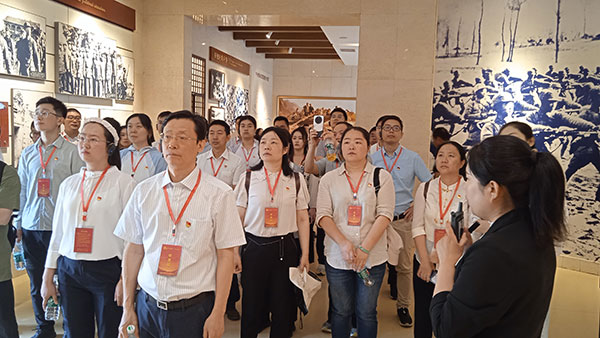 学习教育培训班在西柏坡顺利举办