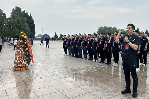 天津企业骨干西柏坡淬炼党性：重走“赶考”路 永葆斗争精神